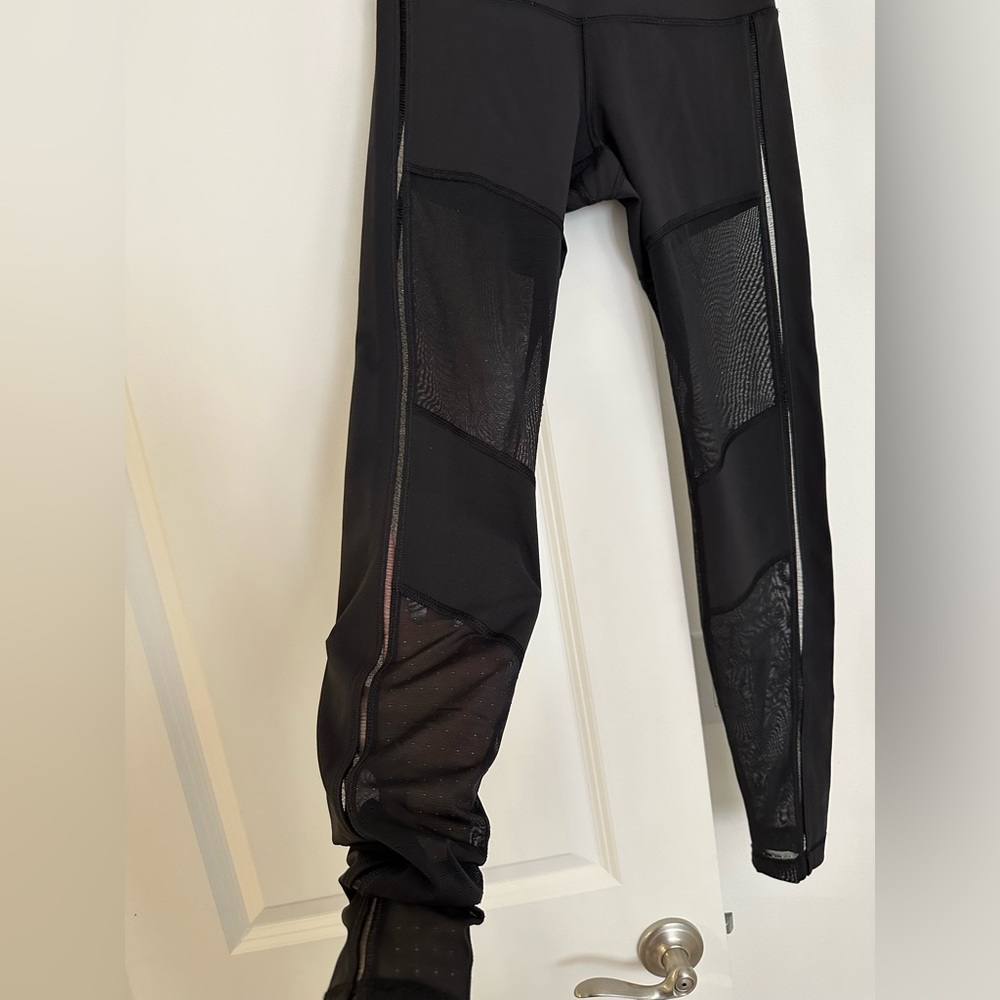 Ultra rare Lululemon mesh leggings size 4 black